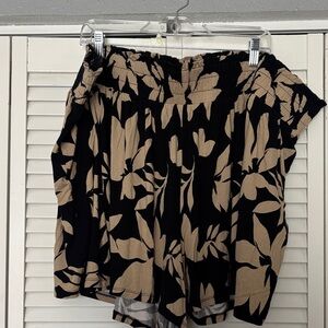 Terra & Sky Black and Cream Floral Flowy Shorts
